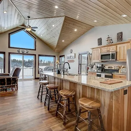Castle Rock And Buckhorn Beach Lake Home